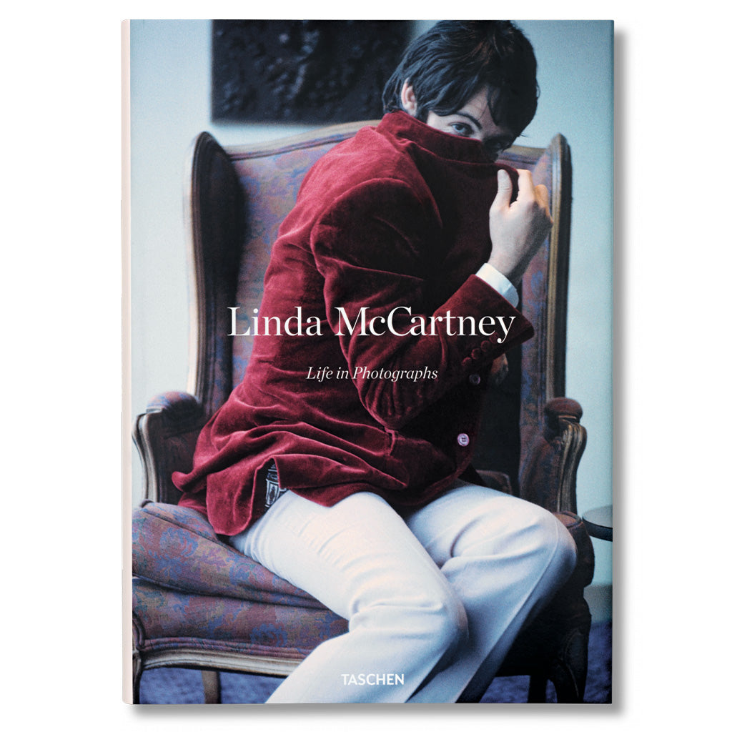 front cover of Linda McCartney Life in Photographs 
